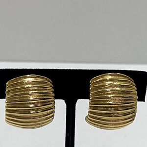 VTG Gold Tone Ribbed Dome Clip-On Earrings Bold Retro Statement Jewelry